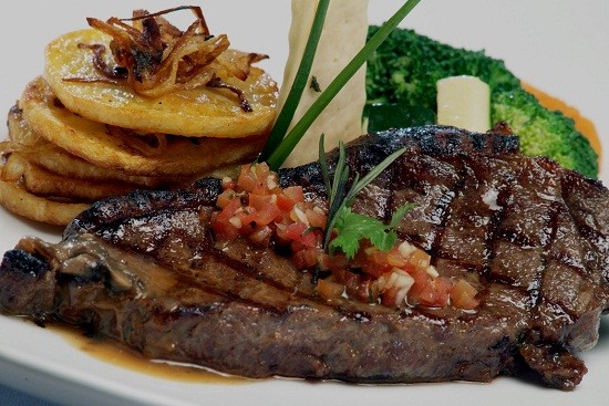 Resep, Cara Membuat dan Memasak Steak Daging Sapi dan Saus Steak Sederhana  yang Empuk Saat Dibakar -